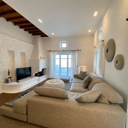 Vila Alessandra With Massive Pool By Diles Mykonos Town