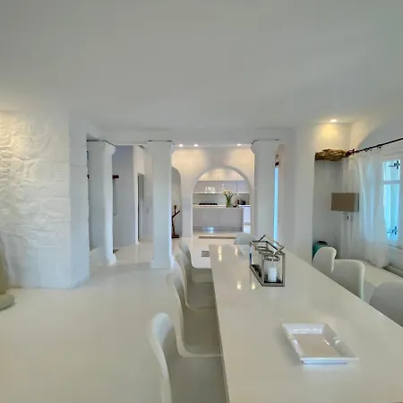 Vila Alessandra With Massive Pool By Diles Mykonos Town