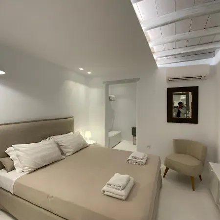 Vila Alessandra With Massive Pool By Diles Mykonos Town